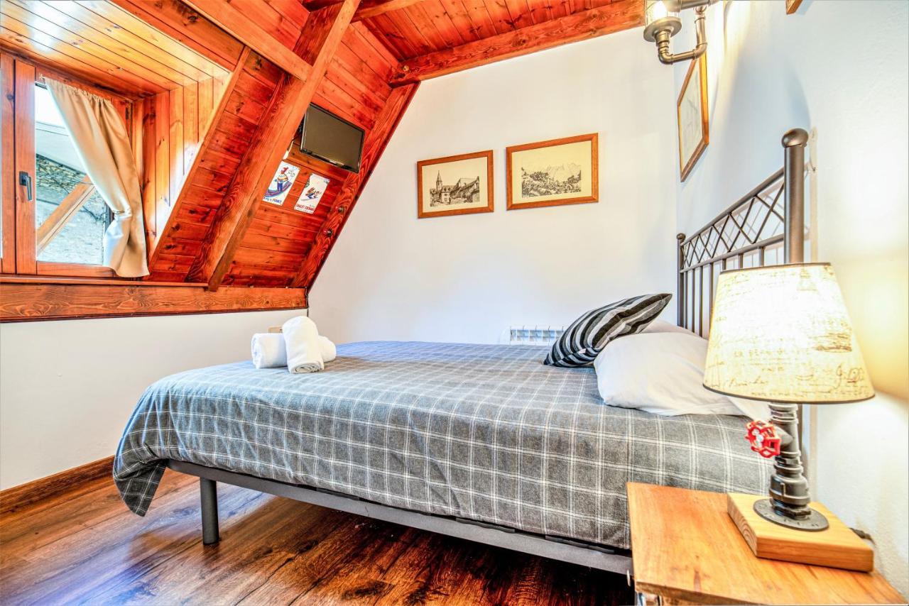 Apartamentos Aran Montcorbau Buitenkant foto