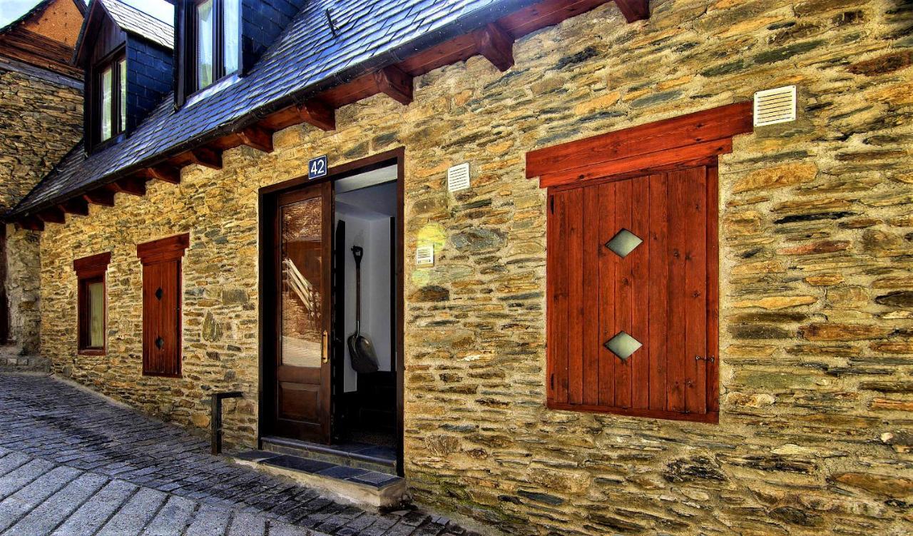 Apartamentos Aran Montcorbau Buitenkant foto