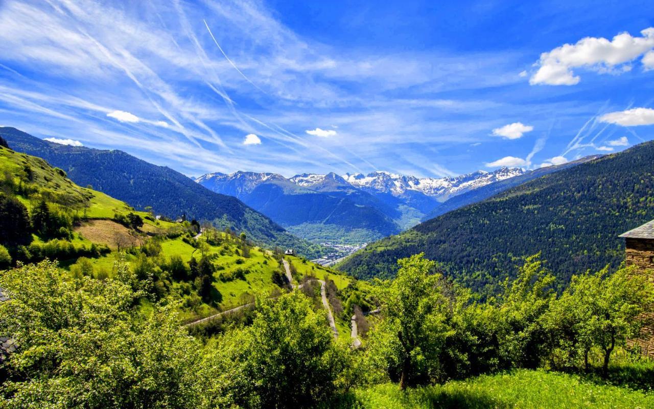 Apartamentos Aran Montcorbau Buitenkant foto