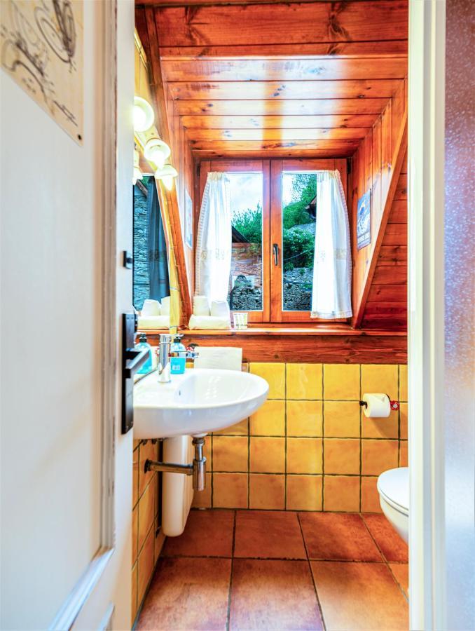 Apartamentos Aran Montcorbau Buitenkant foto