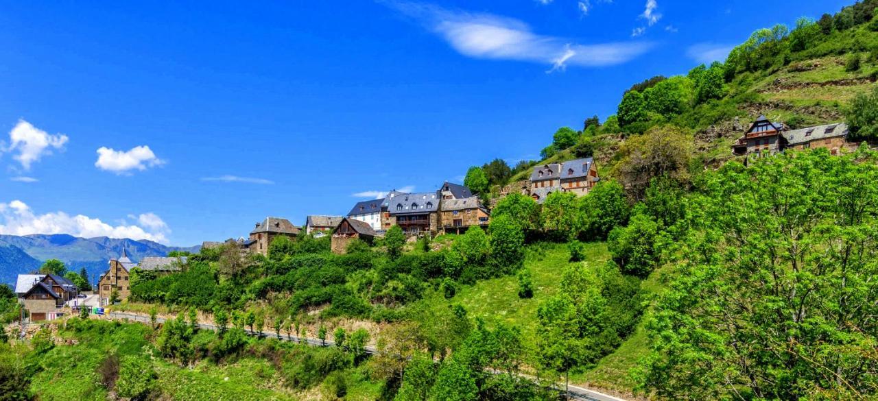 Apartamentos Aran Montcorbau Buitenkant foto