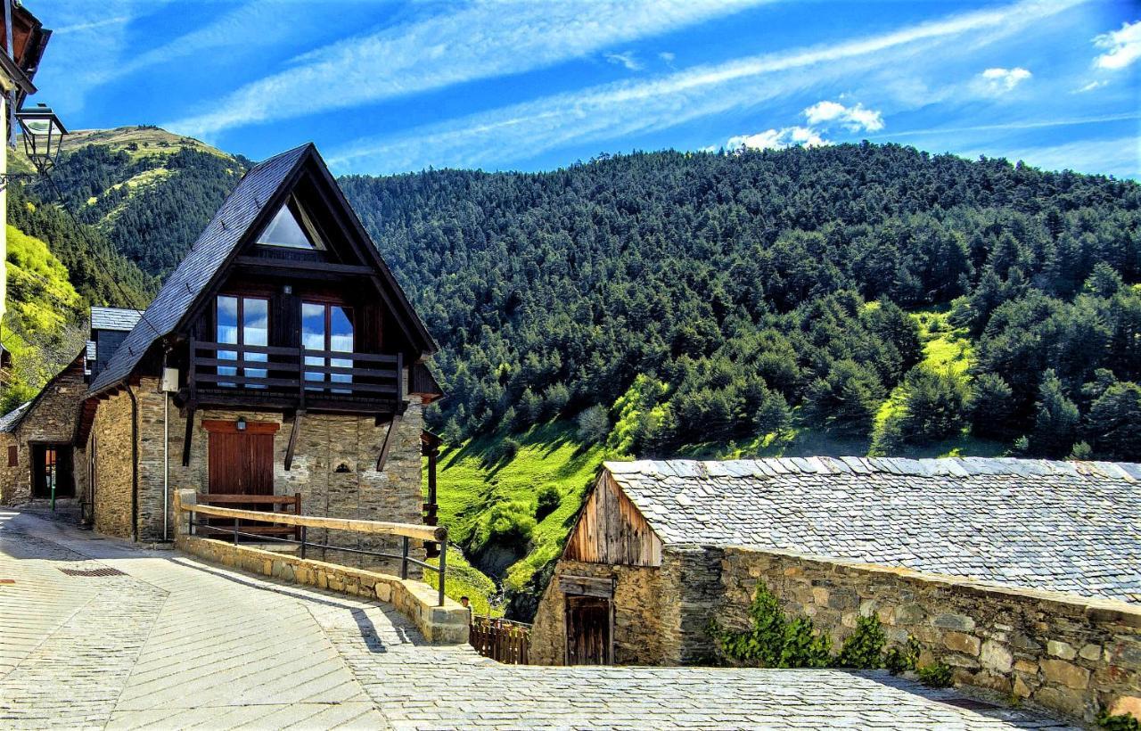 Apartamentos Aran Montcorbau Buitenkant foto