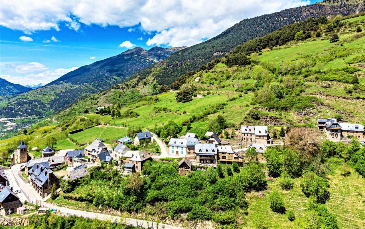 Apartamentos Aran Montcorbau Buitenkant foto