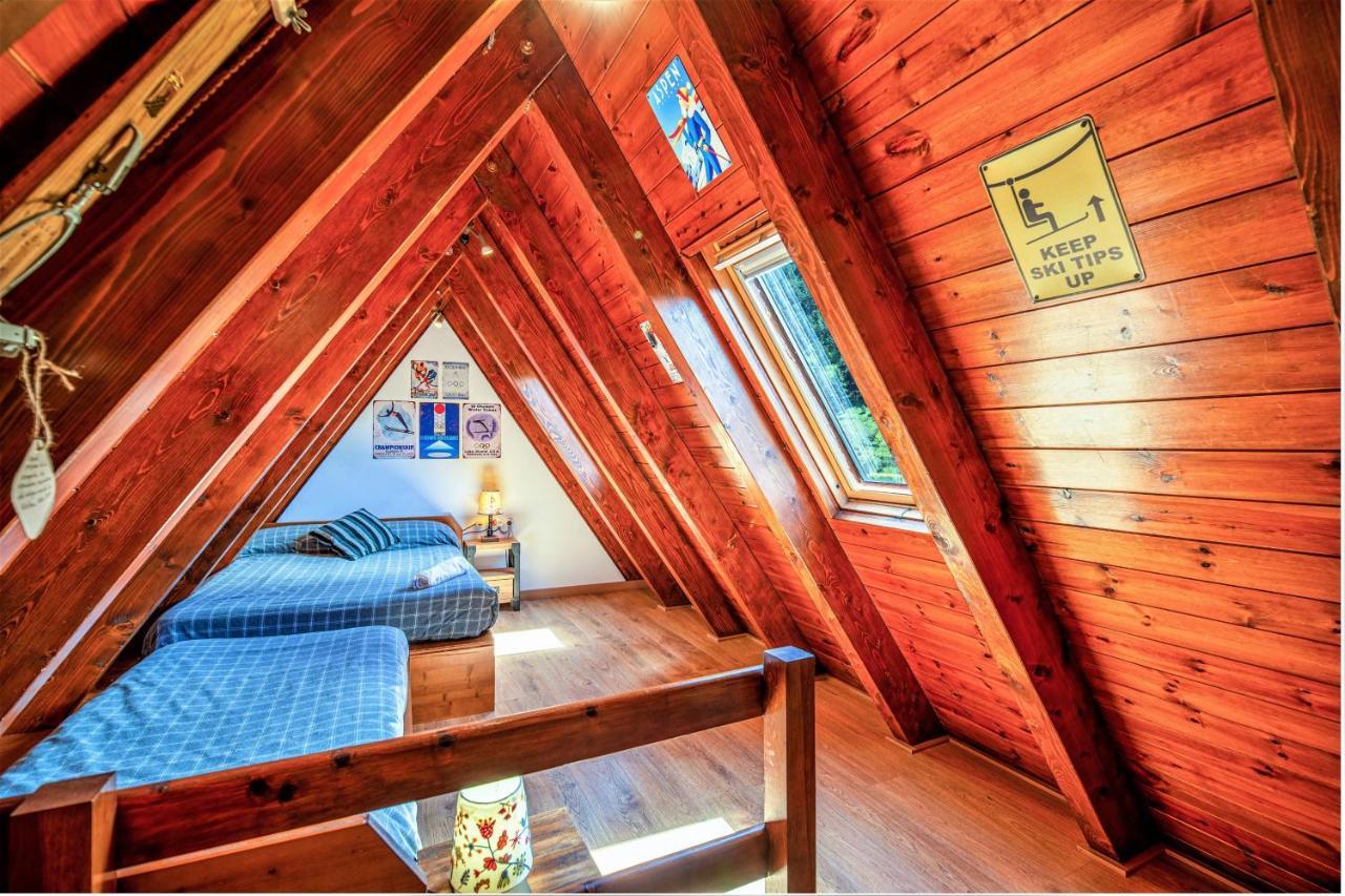 Apartamentos Aran Montcorbau Buitenkant foto