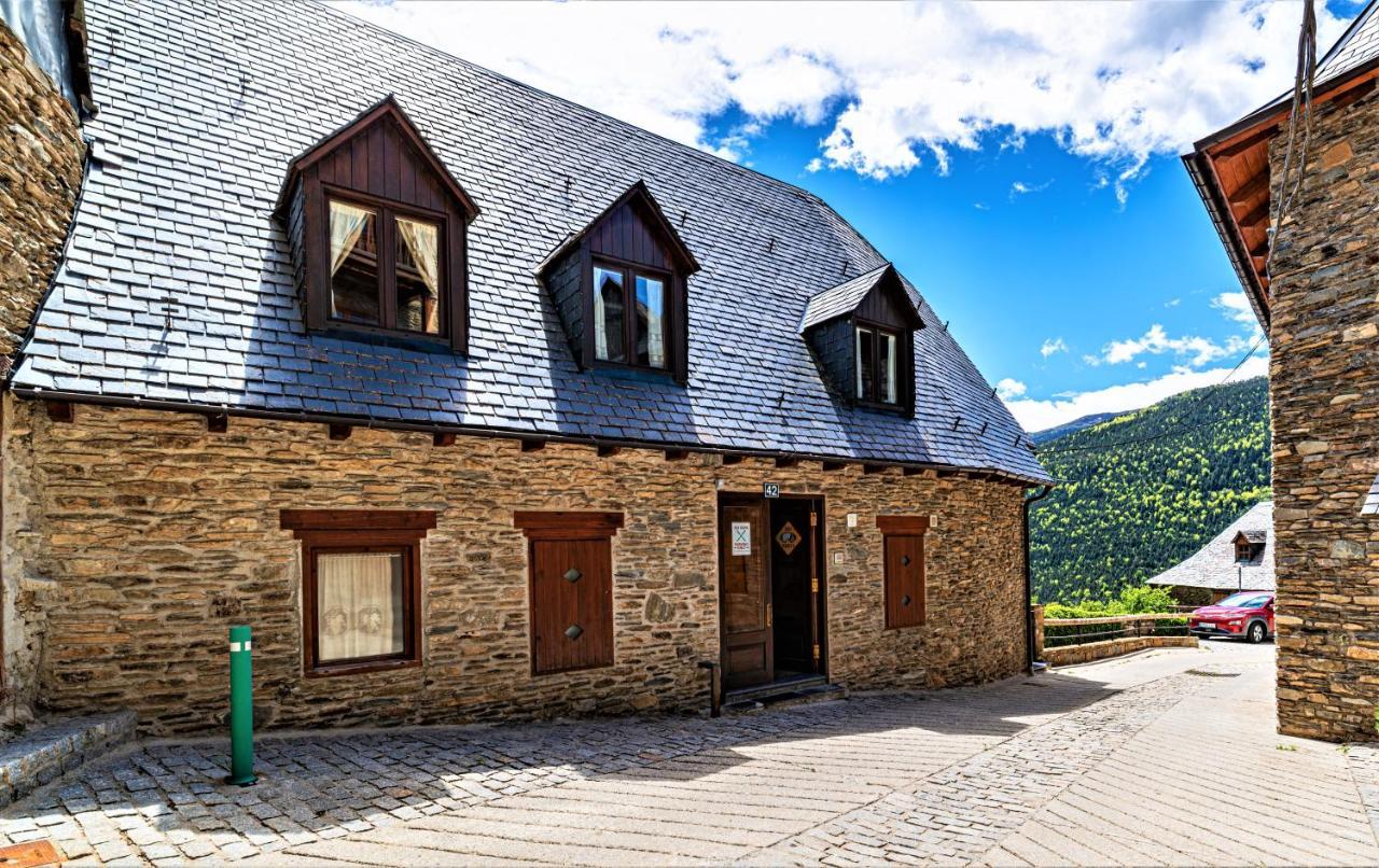 Apartamentos Aran Montcorbau Buitenkant foto