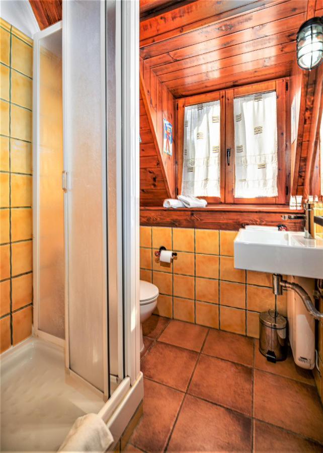 Apartamentos Aran Montcorbau Buitenkant foto
